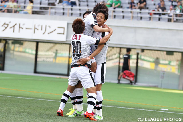 豪快に先制ゴールを決めた白崎 凌兵（清水）【明治安田Ｊ２ 第14節 東京Ｖvs清水】