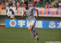 先制から4分後にＪリーグ初得点となる追加点を決めた岸田 翔平（長崎）【明治安田Ｊ２ 第14節 山口vs長崎】