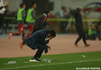 まさかの失点に頭を抱える城福 浩監督（FC東京）【ＡＣＬ ラウンド16 第2戦 上海上港vsFC東京】