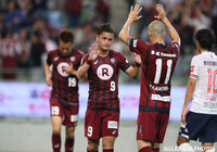 狙い澄ました一撃でリードを3点に広げた石津 大介（神戸）【ＹＮＣ GS 第6節 神戸vs名古屋】