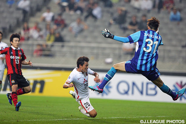 112分に李 忠成の起死回生の同点ヘッドで追い付いた浦和【ＡＣＬ ラウンド16 第2戦 FCソウルvs浦和】