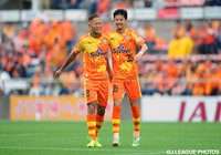 2得点を挙げた鄭 大世（清水 ＃9）と2試合連続先制点の白崎 凌兵（#39）【明治安田Ｊ２ 第15節 清水vs群馬】