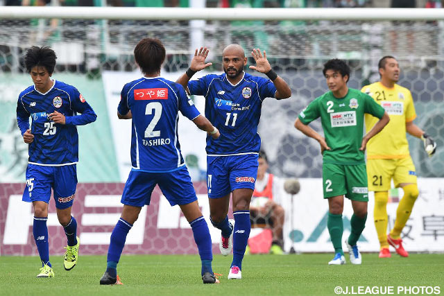 23分にディエゴの先制PKで試合の均衡を破った山形【明治安田Ｊ２ 第15節 岐阜vs山形】