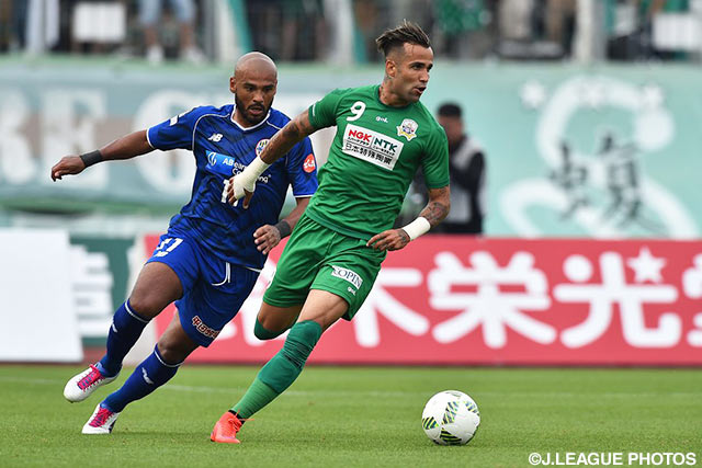 エヴァンドロ（岐阜）のシュートは2度サイドネットを突き、得点ならず【明治安田Ｊ２ 第15節 岐阜vs山形】