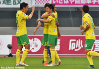 強烈な同点ボレーを決め、2試合連続得点の井出 遥也（千葉）【明治安田Ｊ２ 第15節 長崎vs千葉】