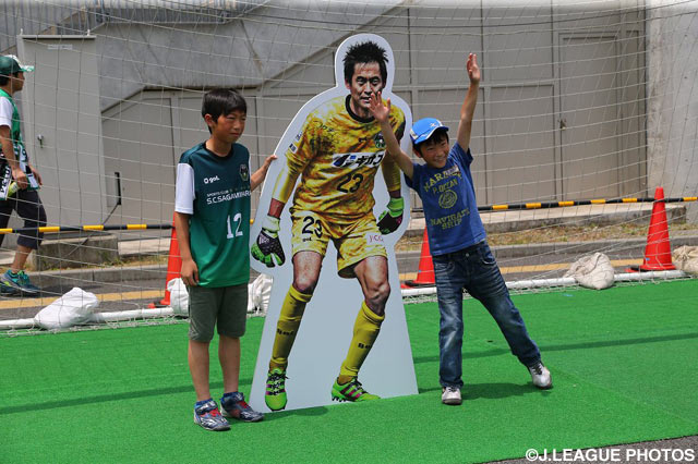 憧れの川口選手と記念撮影！【明治安田Ｊ３ 第11節 相模原vs鳥取】