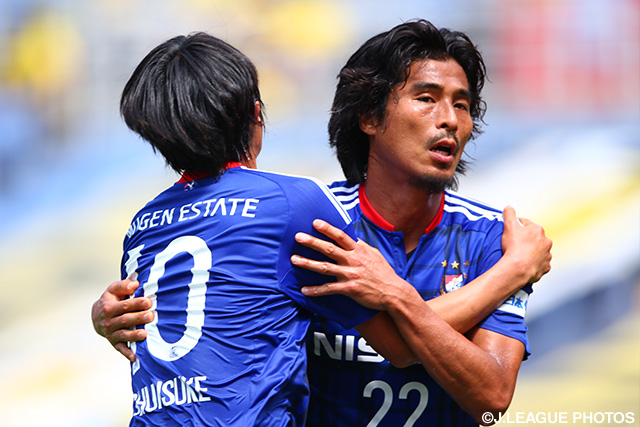 前半終了間際に先制ヘッドを決めた中澤 佑二（横浜FM） 【明治安田Ｊ１ 1st 第14節 横浜FMvs柏】