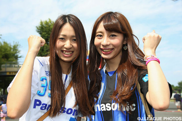 勝利しかない！ガッツポーズでＧ大阪を鼓舞します【明治安田Ｊ１ 1st 第14節 FC東京vsＧ大阪】