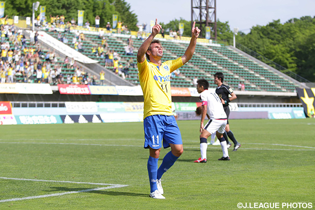 87分に決勝ゴールを決めたジャーン モーゼル（栃木）【明治安田Ｊ３ 第11節 栃木vsＣ大23】