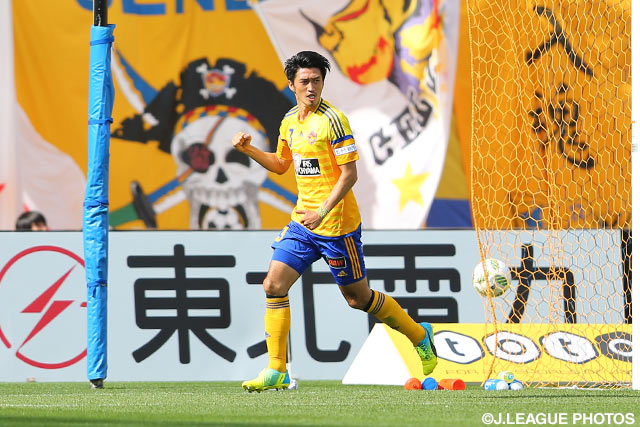 CKから3点目を決め、攻守に活躍した渡部 博文（仙台）【明治安田Ｊ１ 1st 第14節 仙台vs新潟】