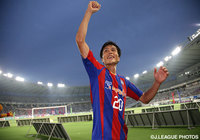 試合後の「シャー！」で笑顔を覗かせる、勝利の立役者前田 遼一（FC東京）【明治安田Ｊ１ 1st 第14節 FC東京vsＧ大阪】