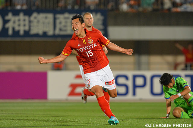 果敢なボール奪取から同点ゴールを挙げたイ スンヒ（名古屋）【明治安田Ｊ１ 1st 第14節 湘南vs名古屋】