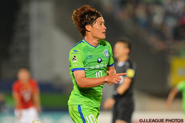 鮮やかに決勝点を決め、勝利の立役者となった菊池 大介（湘南）【明治安田Ｊ１ 1st 第14節 湘南vs名古屋】