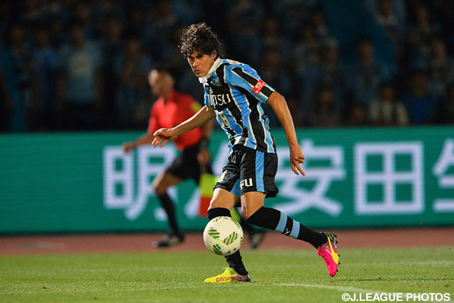 右サイドからのクロスでオウンゴールを誘発したエウシーニョ（川崎Ｆ）【明治安田Ｊ１ 1st 第14節 川崎Ｆvs磐田】