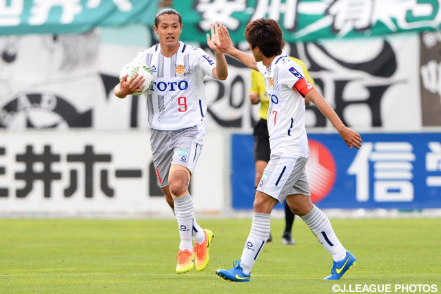 原 一樹の今季6点目で1点差に追い上げた北九州【明治安田Ｊ２ 第16節 松本vs北九州】