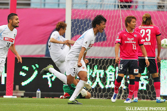 藤井 航大のヘディングシュートで逆転に成功した讃岐【明治安田Ｊ２ 第16節 Ｃ大阪vs讃岐】