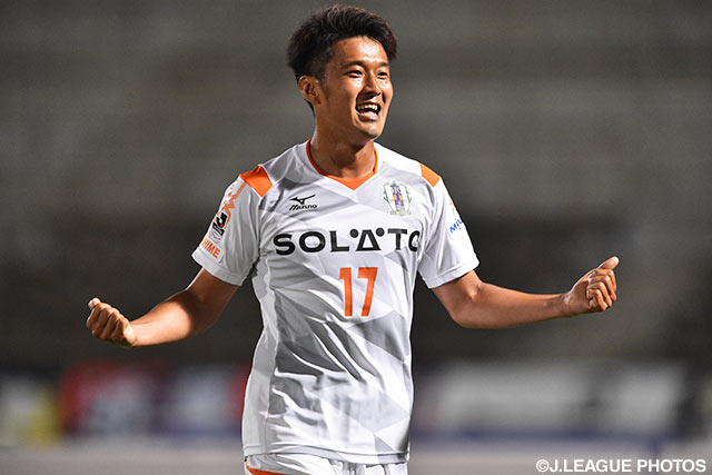 バースデーゴールとなる逆転弾を決めた阪野 豊史（愛媛）【明治安田Ｊ２ 第16節 群馬vs愛媛】