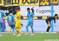 池田 圭が強烈なPKを蹴りこみ先制した鳥栖【ＹＮＣ GS 第7節 鳥栖vs柏】