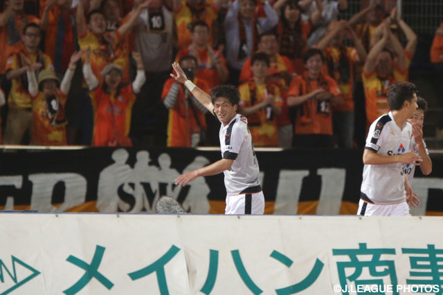 後方からのロングパスに抜け出し、追加点を決めた北川 航也（清水）【明治安田Ｊ２ 第17節 町田vs清水】