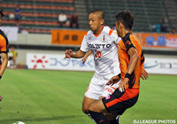 強烈なシュートで2試合連続得点を狙った河原 和寿（愛媛）【明治安田Ｊ２ 第17節 山口vs愛媛】