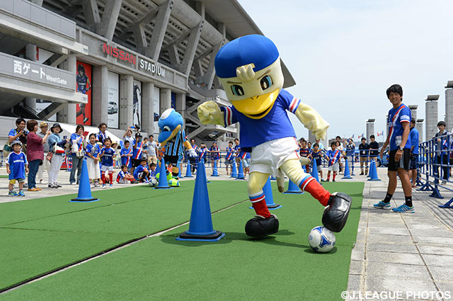 華麗なドリブルを披露するマリノスケ【明治安田Ｊ１ 1st 第15節 横浜FMvs川崎Ｆ】