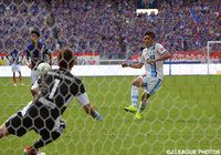 試合を決定づけるPKを決めた大久保 嘉人（川崎Ｆ）【明治安田Ｊ１ 1st 第15節 横浜FMvs川崎Ｆ】