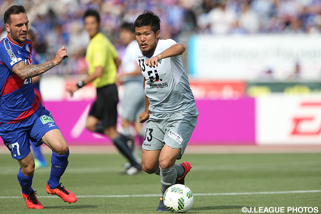 チャンスメイクに加え、自らも得点を狙った鈴木 惇（福岡）【明治安田Ｊ１ 1st 第15節 甲府vs福岡】