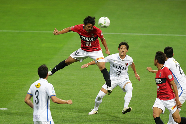 ヘディングでゴールを狙った興梠 慎三（浦和）【明治安田Ｊ１ 1st 第15節 浦和vs鹿島】