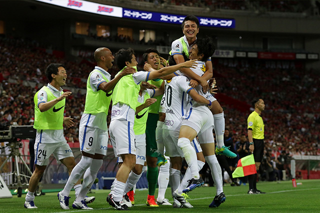 待望の先制ゴールに沸き上がる鹿島ベンチ【明治安田Ｊ１ 1st 第15節 浦和vs鹿島】