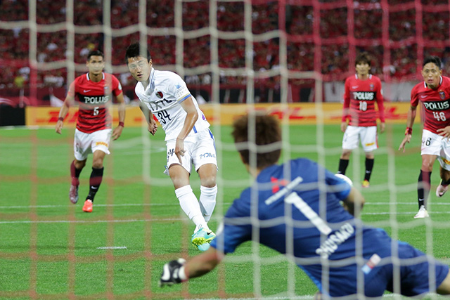 88分に試合を決定づけるPKを決めた鈴木 優磨（鹿島）【明治安田Ｊ１ 1st 第15節 浦和vs鹿島】