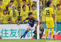 8試合ぶりのゴールとなる先制点を奪った三田 啓貴（仙台）【明治安田Ｊ１ 1st 第15節 柏vs仙台】