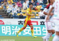 今季初ゴールとなる先制点を流し込んだ石神 直哉（北九州）【明治安田Ｊ２ 第18節 北九州vs金沢】