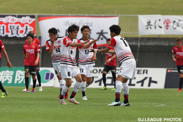 54分に反撃のゴールを決めた牛之濵 拓（盛岡 #6）【明治安田Ｊ３ 第12節 福島vs盛岡】