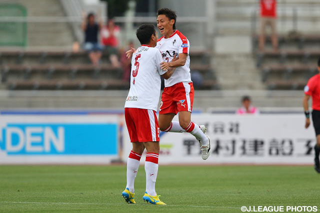 強烈な一撃で先制点を決め、2試合連続ゴールの黒木 晃平（熊本）【明治安田Ｊ２ 第18節 群馬vs熊本】