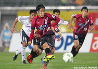 前半終了間際にPKで先制点を決めた矢島 慎也（岡山）【明治安田Ｊ２ 第18節 岡山vs松本】