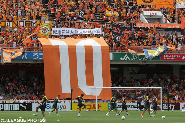 エースがピッチに帰ってくるその日まで、オレンジのゴール裏は10番の魂とともに。【明治安田Ｊ２ 第18節 清水vs横浜FC】