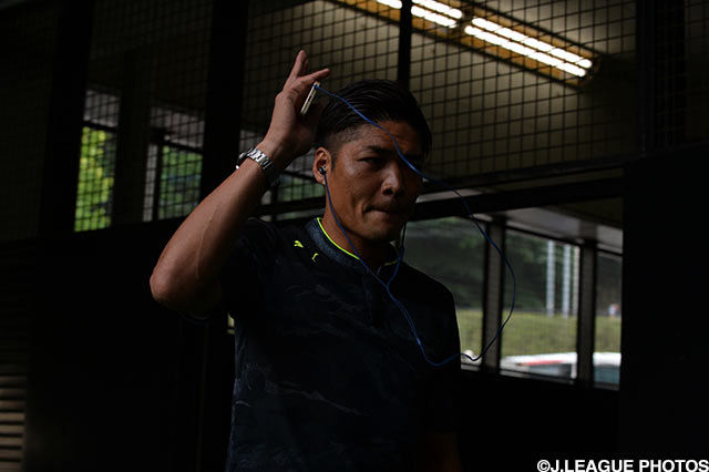 レベルファイブスタジアムに到着した大久保　嘉人（川崎Ｆ）【明治安田Ｊ１ 1st 第16節 福岡vs川崎Ｆ】