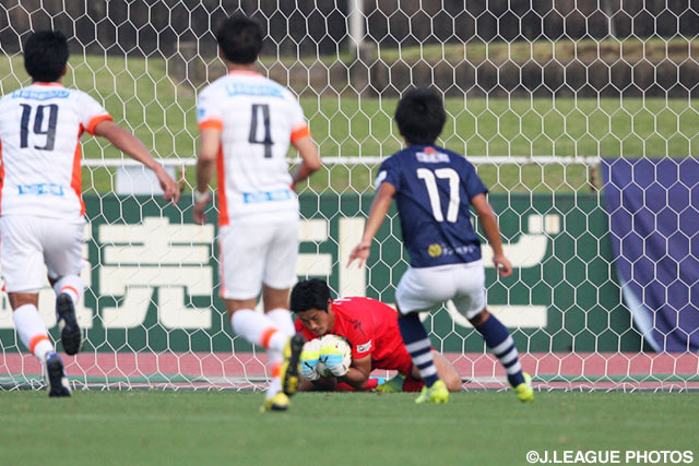 ゴールを死守し、2試合連続無失点に抑えた三浦 龍輝（長野）【明治安田Ｊ３ 第13節 鹿児島vs長野】