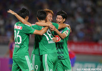 機転を利かせた早いリスタートで先制点を演出した山崎 亮平（新潟）【明治安田Ｊ１ 1st 第16節 FC東京vs新潟】