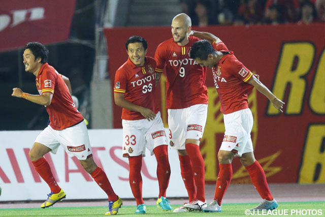 得意の頭で先制点を決めたシモビッチ（名古屋）【明治安田Ｊ１ 1st 第16節 名古屋vs柏】