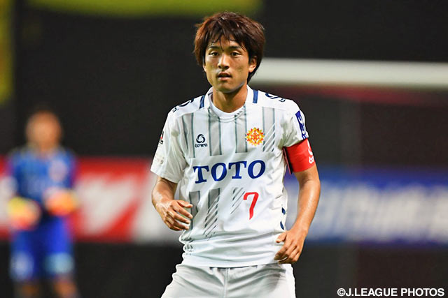 鋭いボレーシュートで札幌ゴールを強襲した風間 宏希（北九州）【明治安田Ｊ２ 第19節 札幌vs北九州】