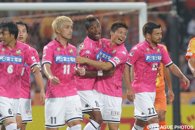 オナイウ 阿道の今季2得点目のゴールで同点に追いついた千葉【明治安田Ｊ２ 第19節 清水vs千葉】