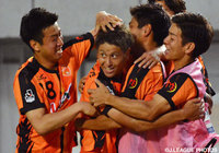 強烈なシュートをねじ込み、決勝点を決めた福満 隆貴（山口）【明治安田Ｊ２ 第19節 山口vs水戸】