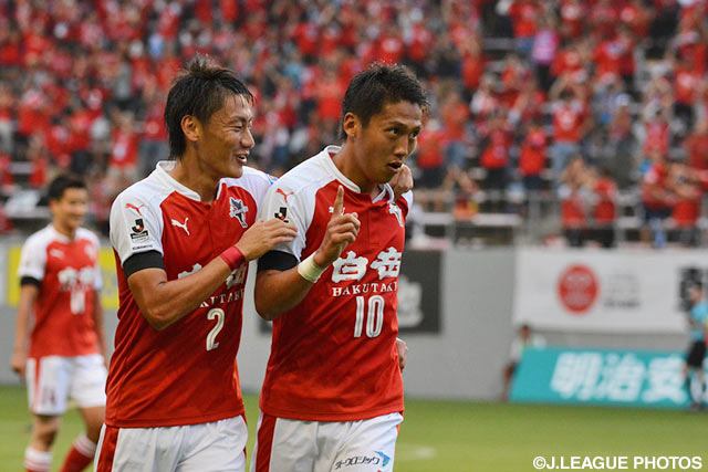 圧巻のロングシュートで先制点を決めた清武 功暉（熊本）【明治安田Ｊ２ 第19節 熊本vs讃岐】