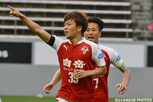 今季初得点でリードを2点に広げた嶋田 慎太郎（熊本）【明治安田Ｊ２ 第19節 熊本vs讃岐】