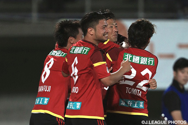 後半開始直後に2試合連続ゴールを決めた山﨑 雅人（金沢）【明治安田Ｊ２ 第19節 金沢vs岡山】