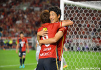 力強いドリブル突破から追加点をアシストした金崎 夢生（鹿島）【明治安田Ｊ１ 1st 第17節 鹿島vs福岡】