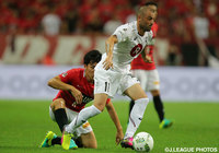 ゴール前の混戦からレアンドロが押し込み、1点を返した神戸【明治安田Ｊ１ 1st 第17節 浦和vs神戸】