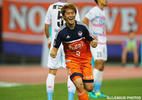 ポストの跳ね返りを冷静に押し込み、決勝ゴールを決めた山崎 亮平（新潟）【明治安田Ｊ１ 1st 第17節 新潟vs鳥栖】