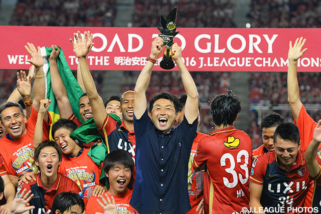 1stステージ優勝へと導いた石井 正忠監督（鹿島）